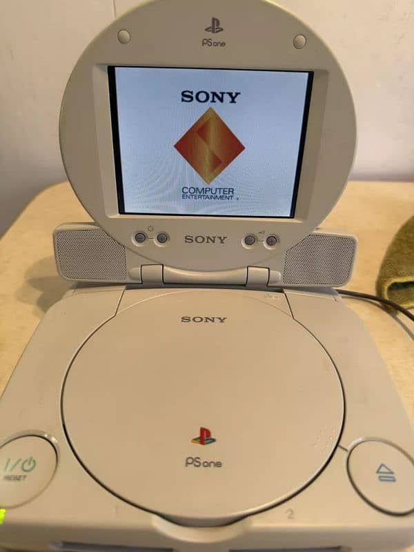 Playstation PsOne With Sareen 4