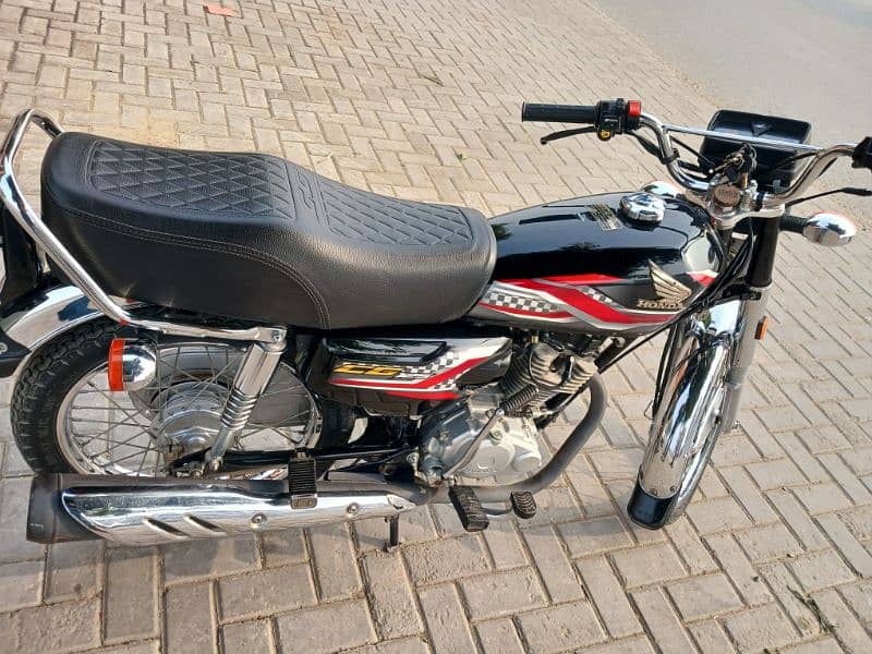 Neat and clean bike. koi km ne hony wala. 2