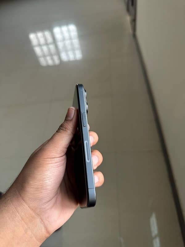 iPhone 15 Pro 128GB (jv) 2