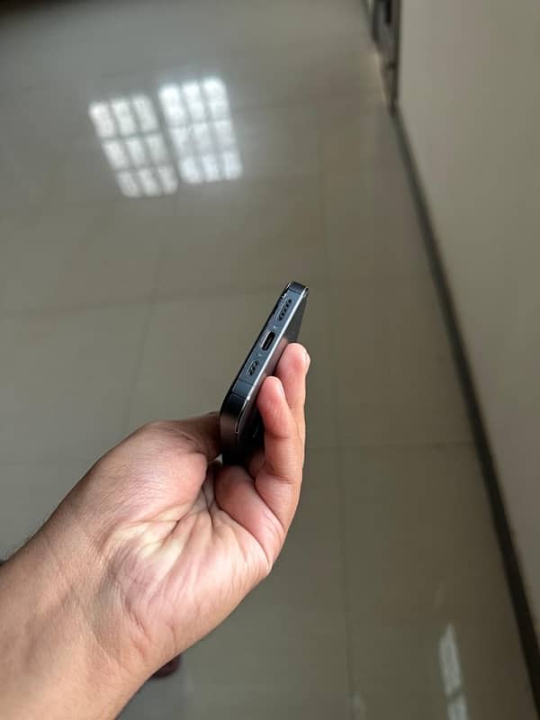 iPhone 15 Pro 128GB (jv) 4