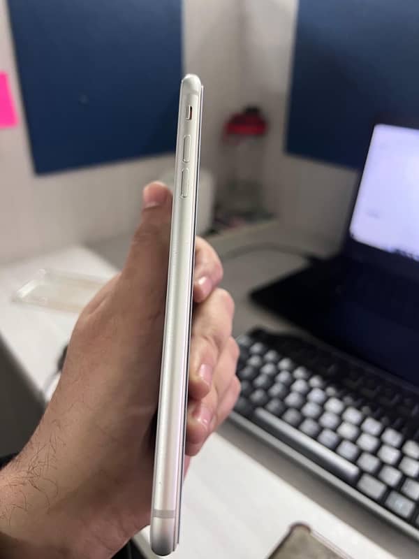 Iphone 8 plus 64 GB Pta Approved 3