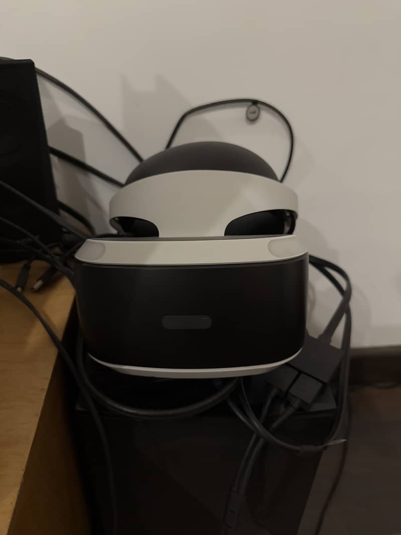 Psvr (with box)(with ps5 port) with accessories and games 0