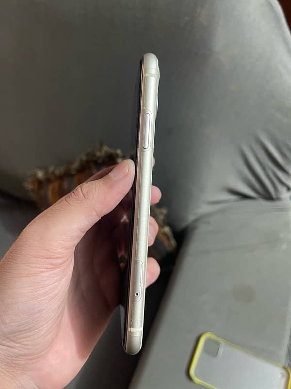 Iphone 11 64 GB non PTa Jv 4