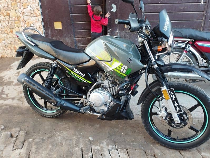 Yamaha ybr G 2023 model 22km used urgent for sale final price 4