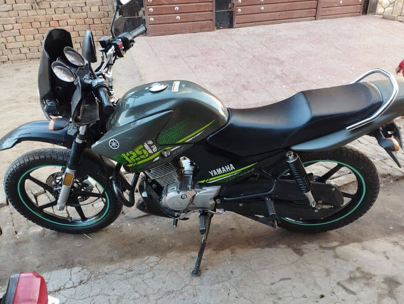 Yamaha ybr G 2023 model 22km used urgent for sale final price 5