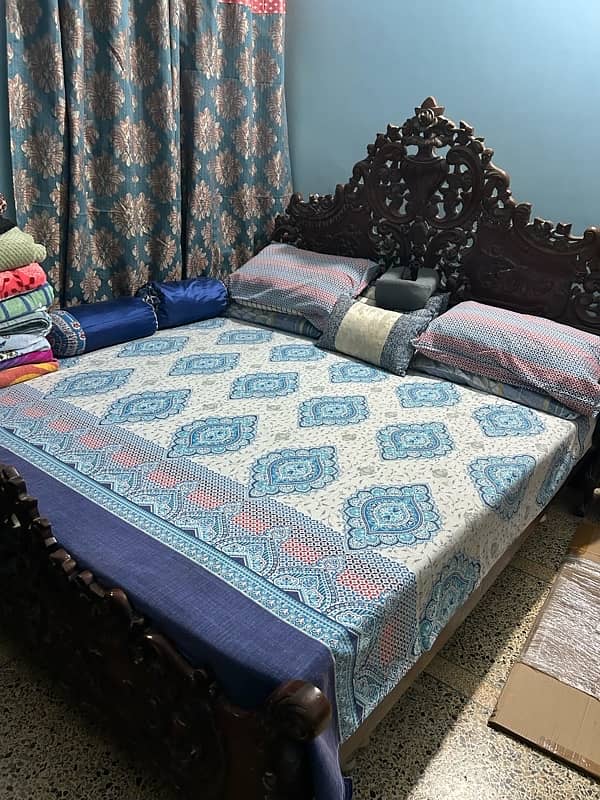 chinioti bed with side table 0