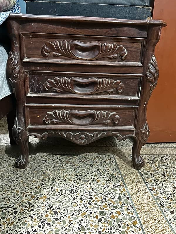 chinioti bed with side table 4