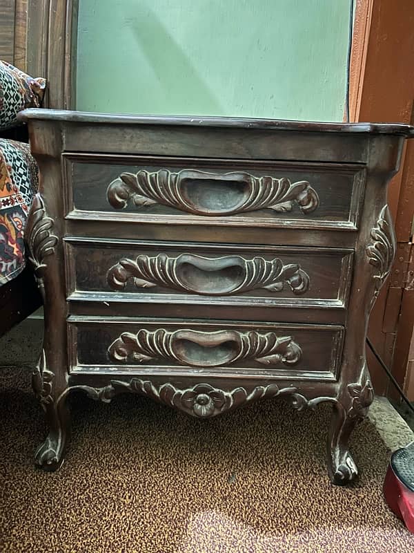 chinioti bed with side table 5