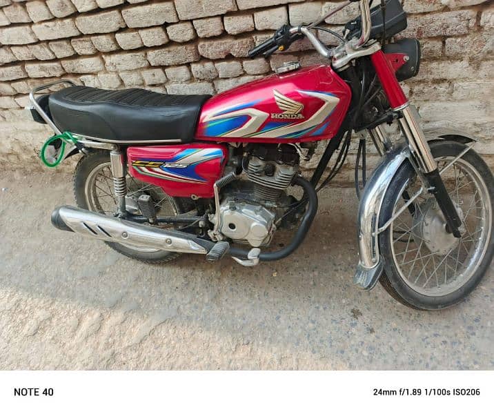 Assalamualaikum honda 125 22model Rawalpindi number 03156205605 0