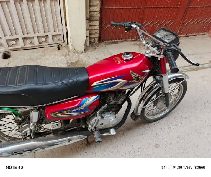 Assalamualaikum honda 125 22model Rawalpindi number 03156205605 8