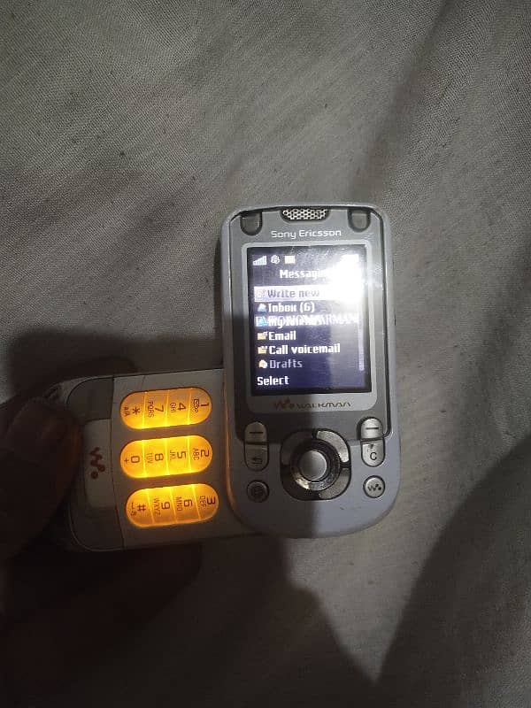 Sony Ericsson W550i 2