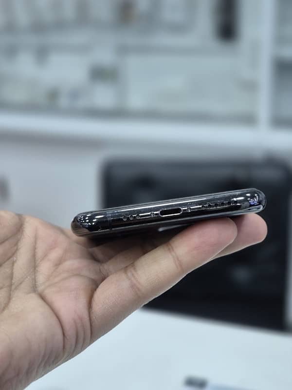 iPhone 11 Pro used Best and reasonable price Non PTA 5