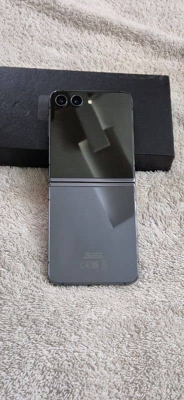 Samsung Galaxy Z Flip 5 8/256 gb 2