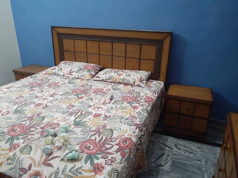 New condition bed and dressing table with mattress and side tables 4