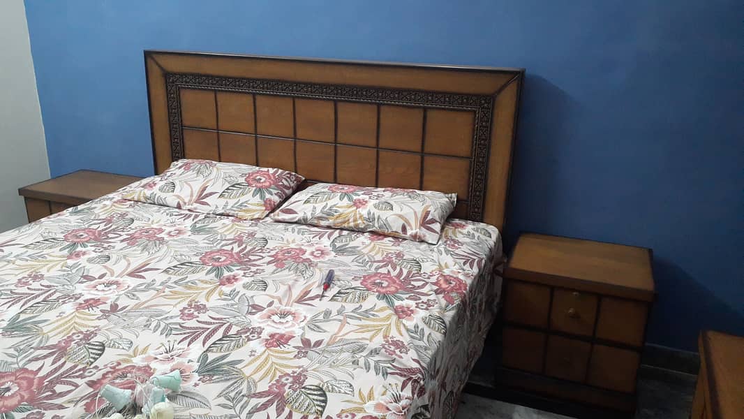 New condition bed and dressing table with mattress and side tables 6