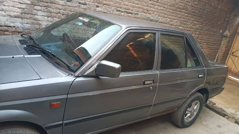 Nissan Sunny 1989 3