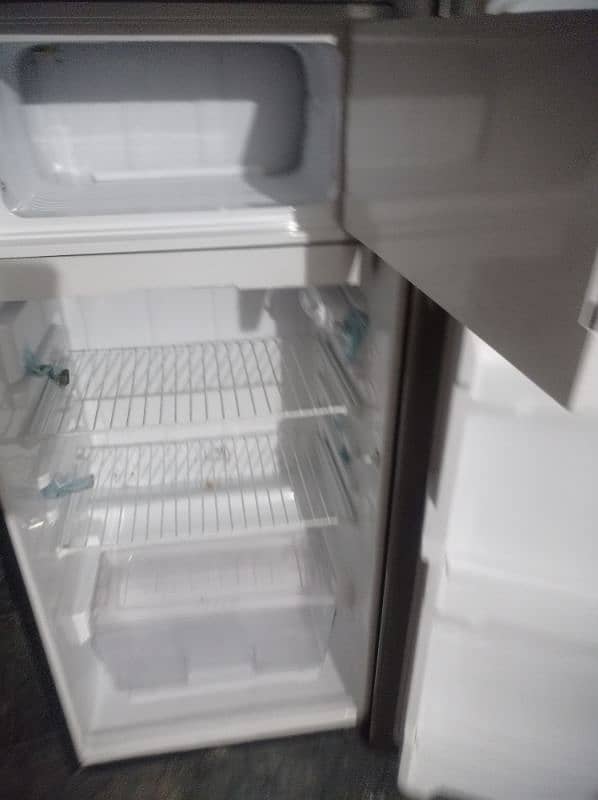 Dawlance Room Fridge 4