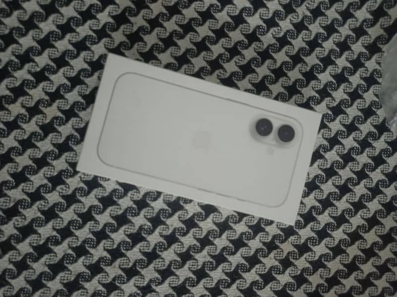 Iphone 16 white colour 3