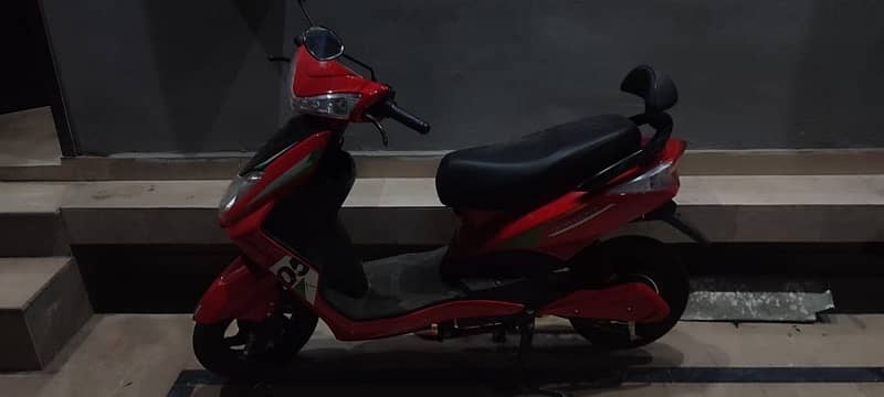 Red Scooty Automatic 1