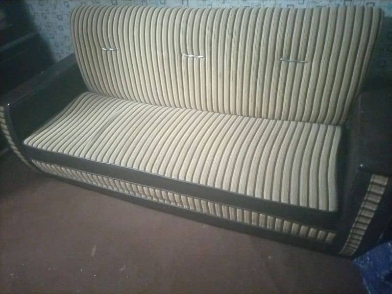 sofa set. . . . . . . . . . . 0