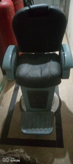 Saloon hair chair available for sale