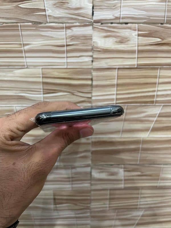 iPhone 11 Pro, 64Gb, 76 Battery Health, True Tone Ok, Face id Working 3