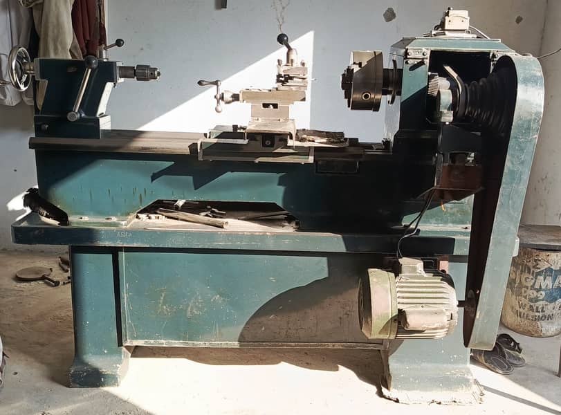 Lathe Machine and accessories for sale 0