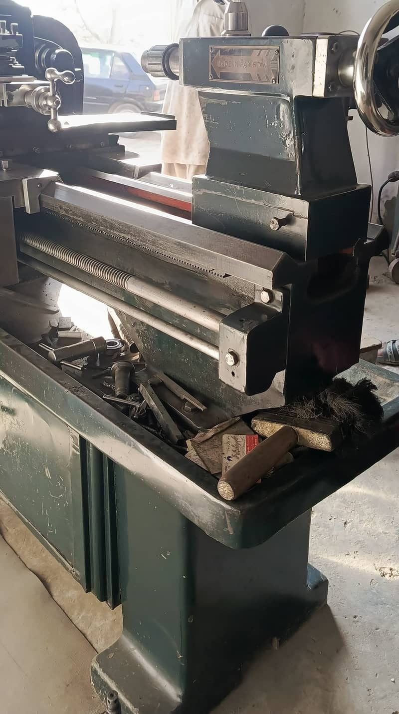 Lathe Machine and accessories for sale 2