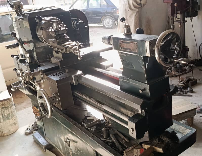 Lathe Machine and accessories for sale 3