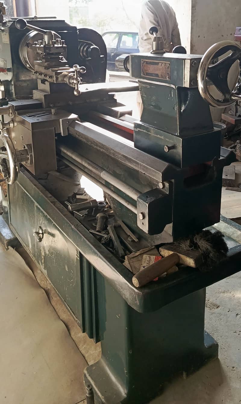 Lathe Machine and accessories for sale 4