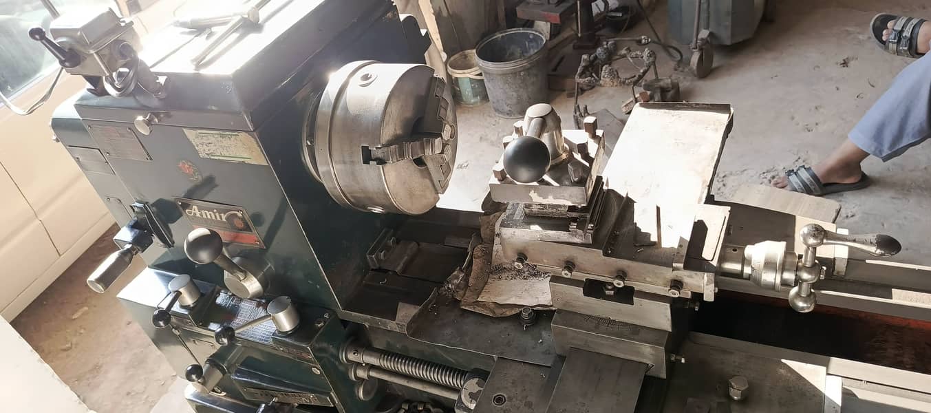 Lathe Machine and accessories for sale 7