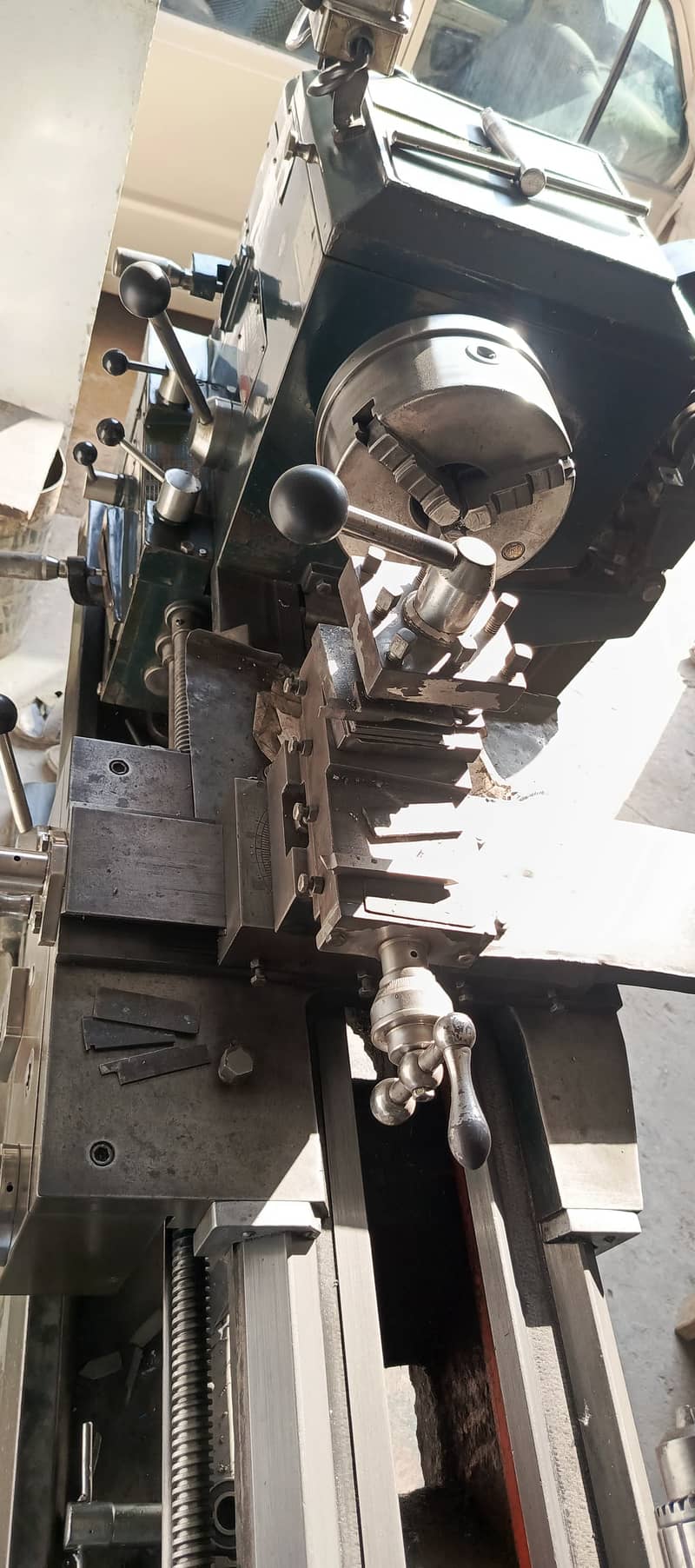 Lathe Machine and accessories for sale 8