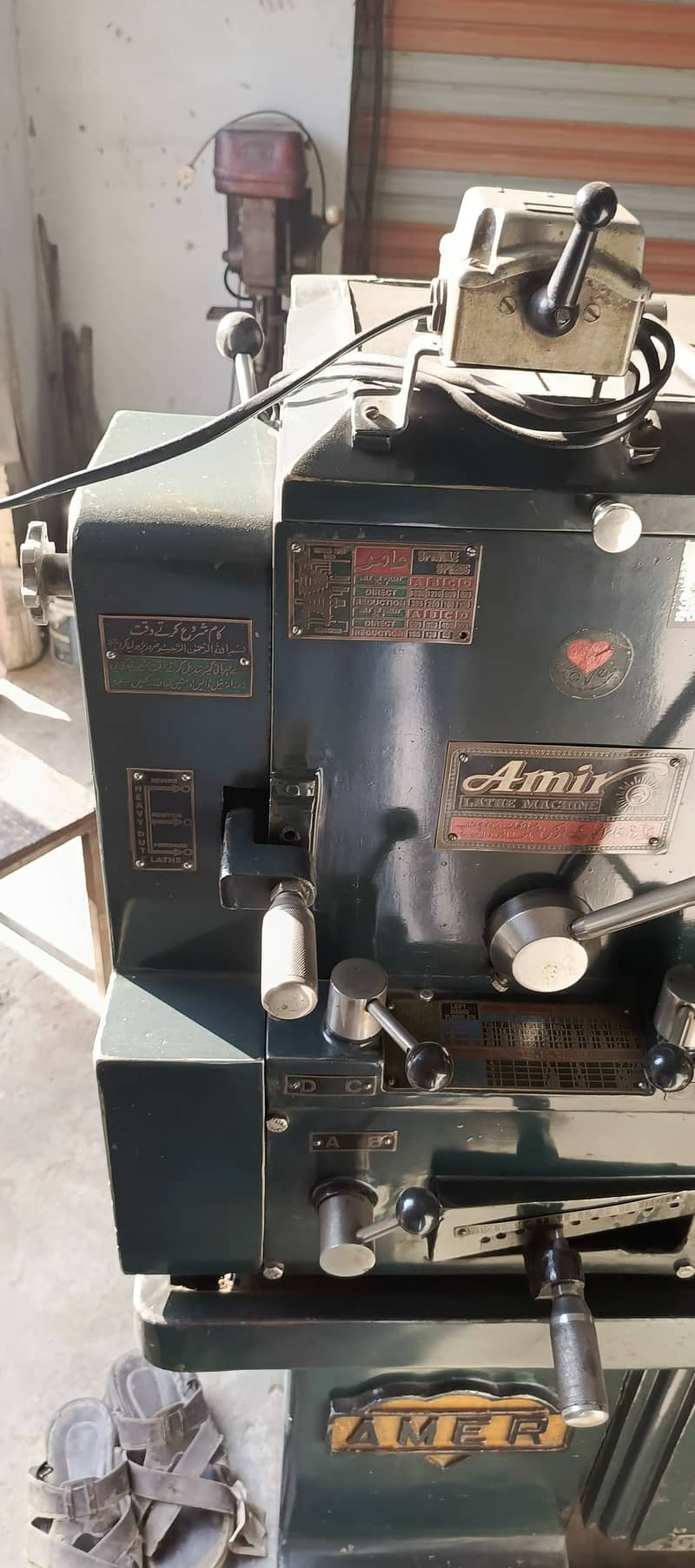 Lathe Machine and accessories for sale 9