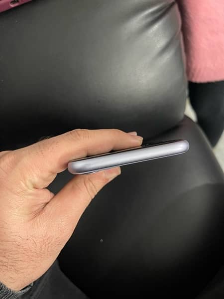 IPHONE 11 128 gb PTA APROVED 4