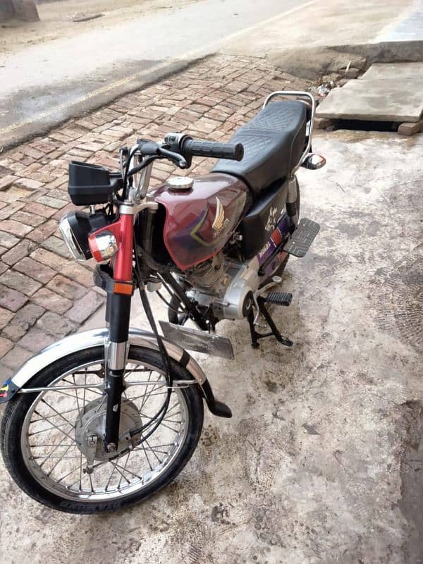 honda 125 lush condition for sale just lena wala rbta kran 10