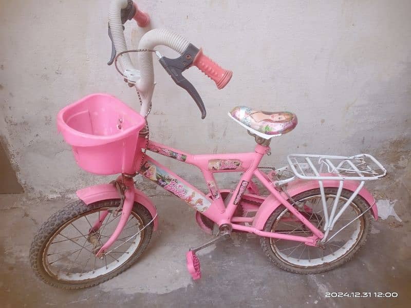 Girls bicycle in pink color 0