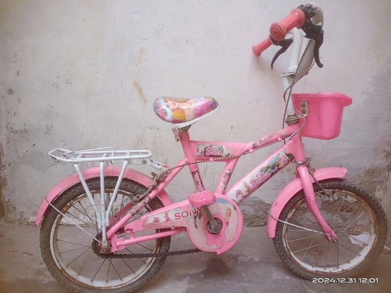 Girls bicycle in pink color 1