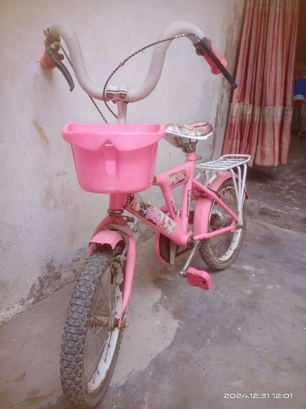 Girls bicycle in pink color 3