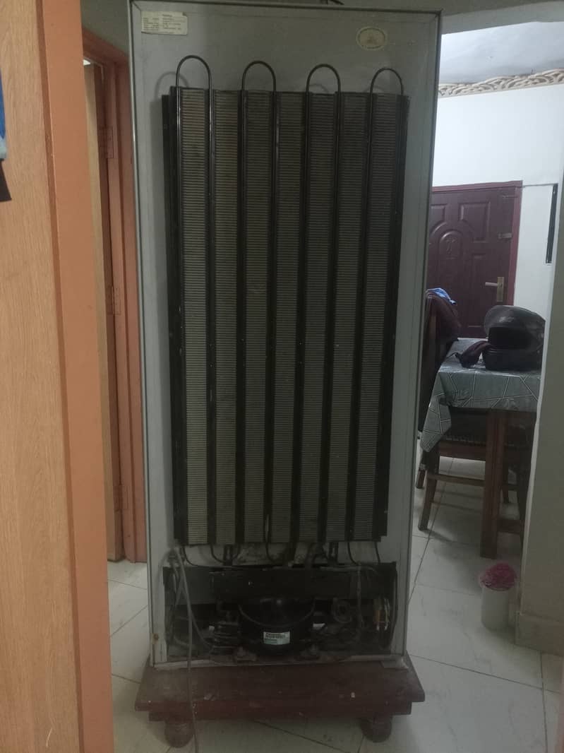 Dawlance Fridge in good condition 9