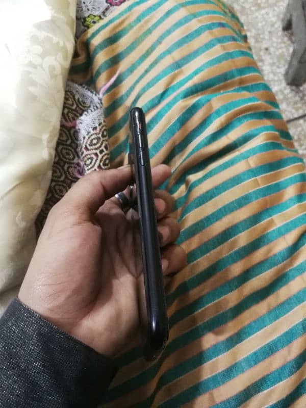 iphone XR Non PTA Jv 64Gb. 3