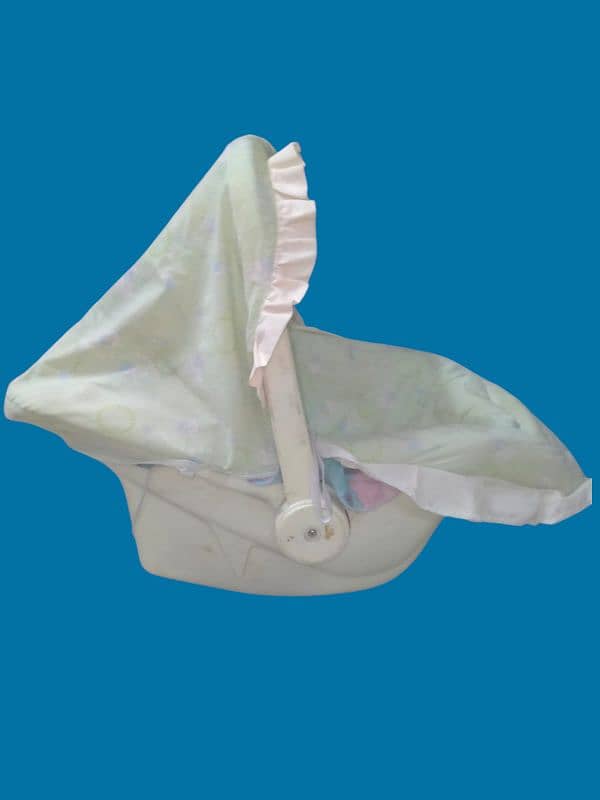 BABY CARRYCOT 3