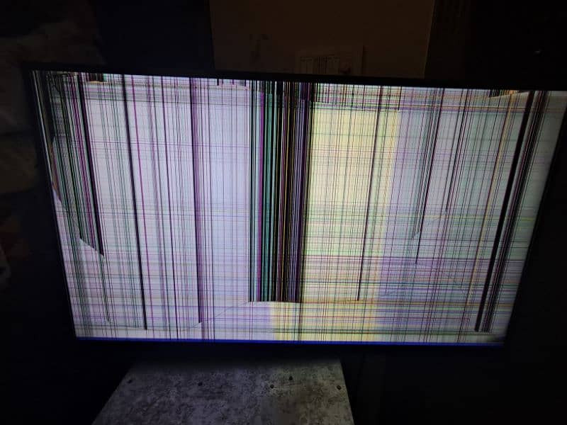 Ecostar 43inch led tv (panel damage) 1