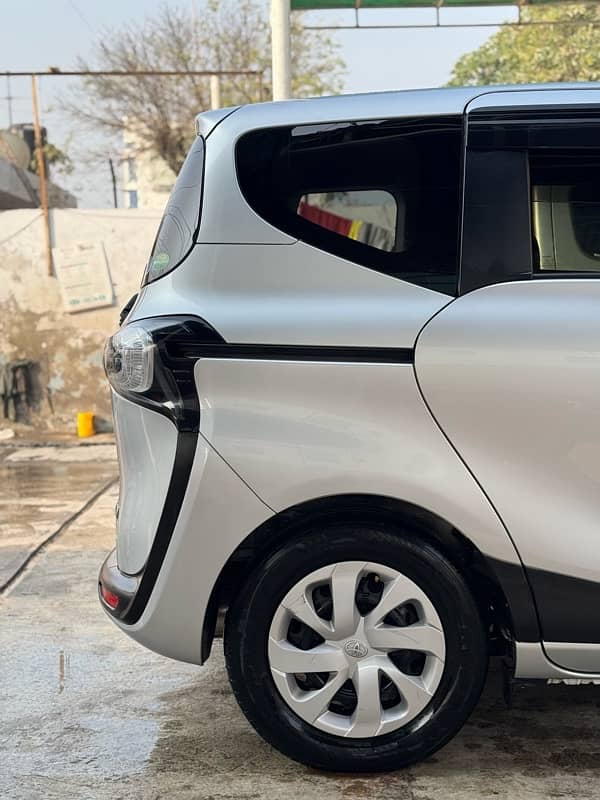 TOYOTA SiENTA 2018 G LED 3.5 GRAGE 2