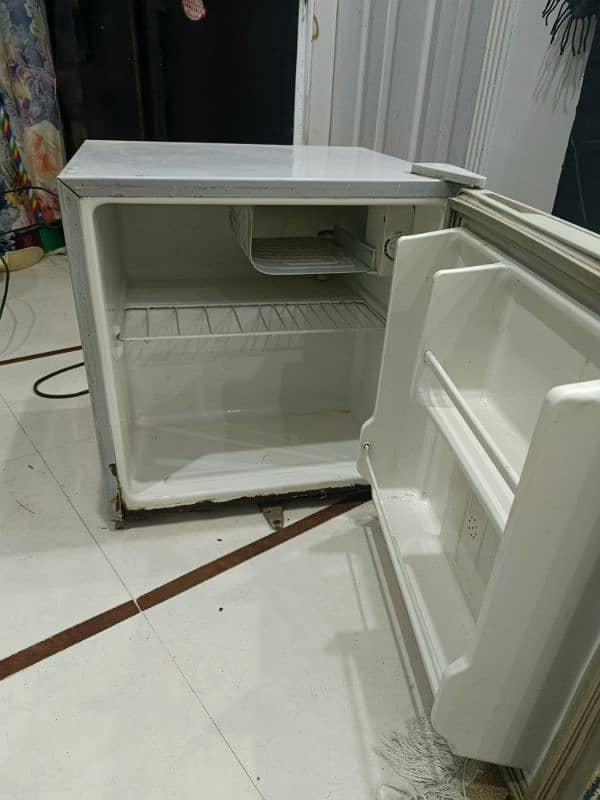 orient mini Refrigerator 5