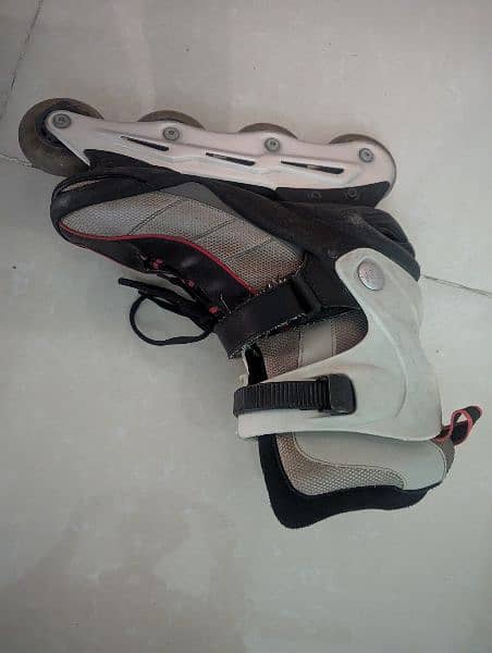 Vibes roller skates, roller blade 3