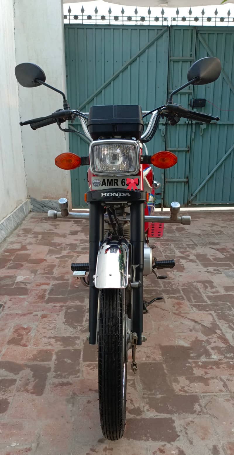 Honda 125 urgent for sale new type condition 1