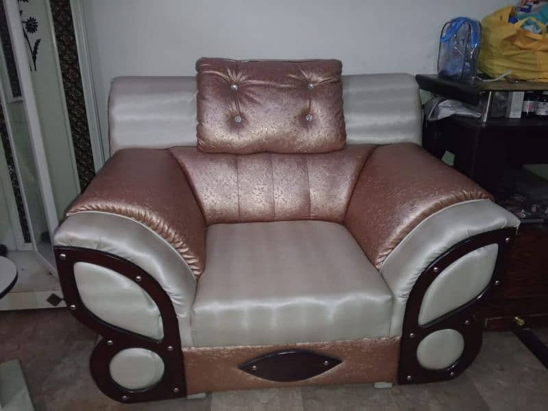 sofa set (sigal seat =2     double seat =1       3rd seater =1 1