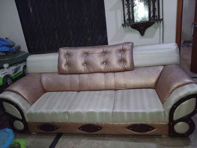 sofa set (sigal seat =2     double seat =1       3rd seater =1 4