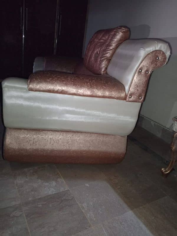 sofa set (sigal seat =2     double seat =1       3rd seater =1 8