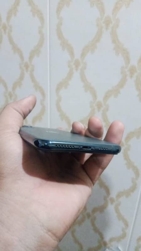 Iphone 11 pro maz 1